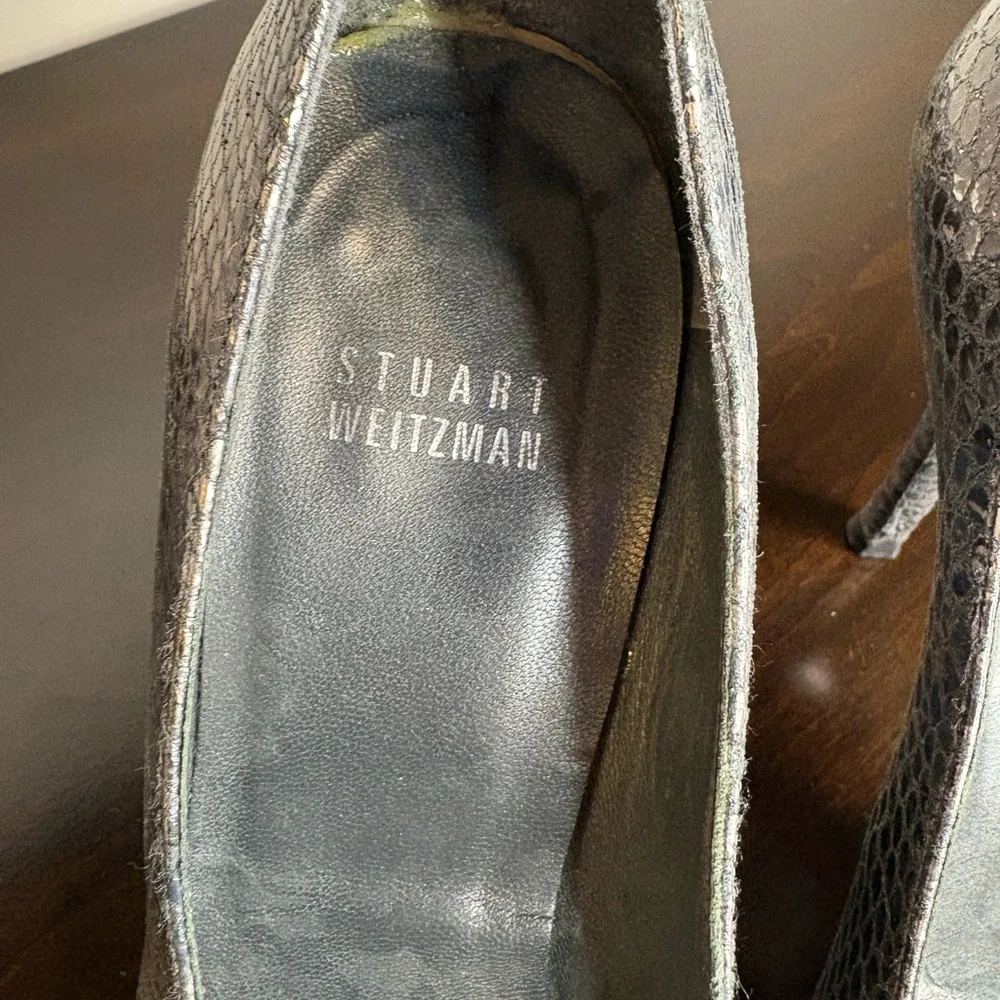 Stuart Weitzman Grey metallic Snake Embossed Leather Pointed Toe Pumps |